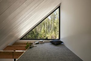 House on Lake Arthur in Lanaudiere, Canada / by Ghoche Architecte