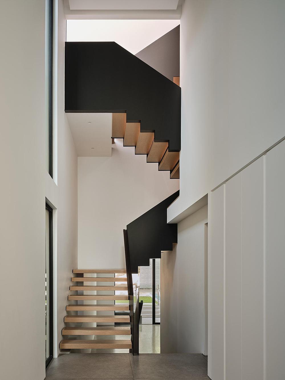 House 117: A Sculptural Brick Residence in Toronto