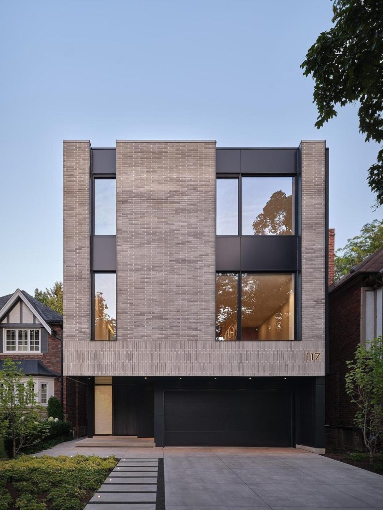 House 117: A Sculptural Brick Residence in Toronto