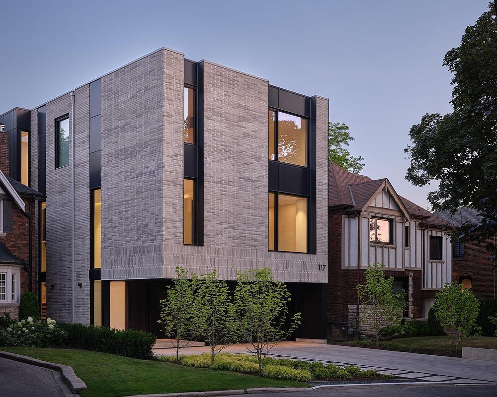 House 117: A Sculptural Brick Residence in Toronto