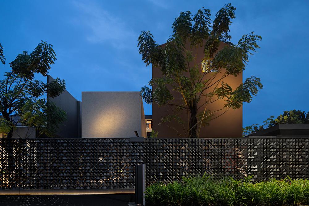 Wahana Architects Designs Warm El House