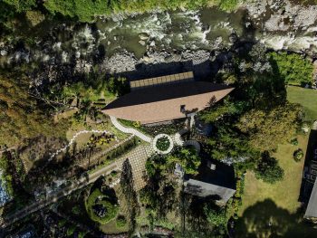 El Arca: Timber Pavilion in Panama Highlands