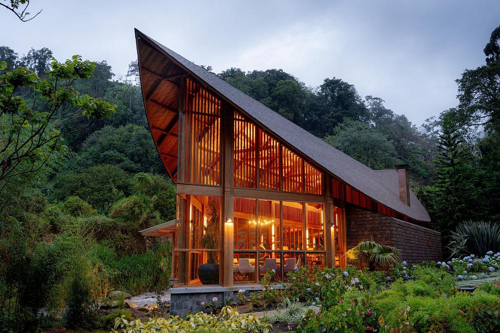 El Arca: Timber Pavilion in Panama Highlands