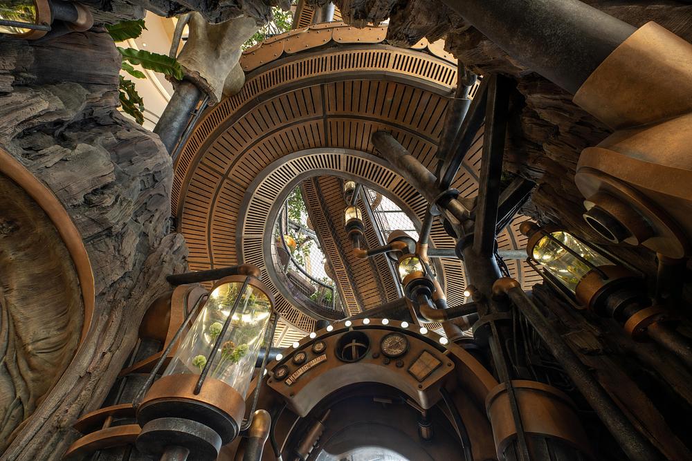 XISUI Creates a 20-Meter-Tall Mechanical Tree