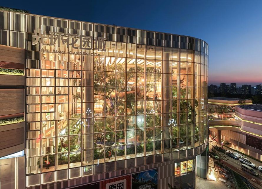 XISUI Creates a 20-Meter-Tall Mechanical Tree
