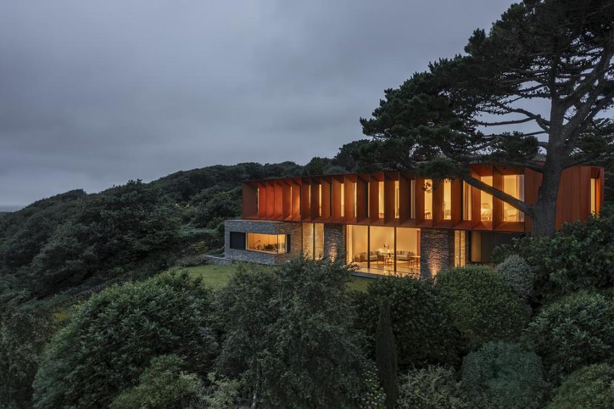 Porthmadog House Frames the Welsh Coast