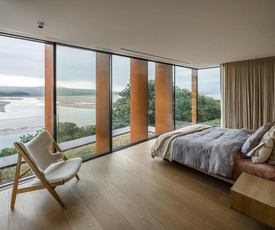 Porthmadog House Frames the Welsh Coast
