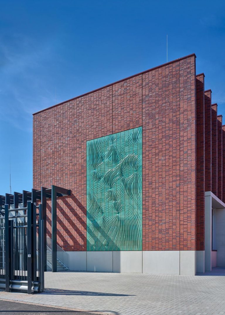 Powerwall Transforms Beverwijk Switchstation Into a 3D-Printed Ceramic Landmark