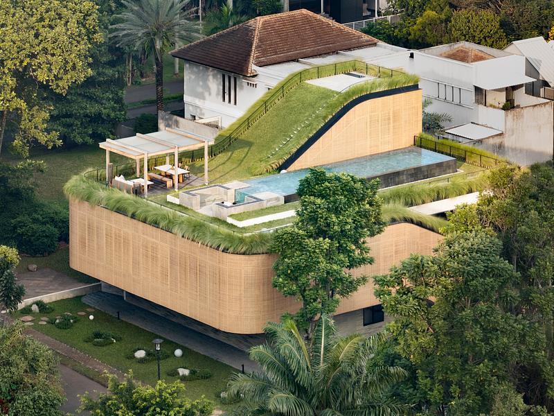 Split Mass Residence Opens Up Through Layered Massing