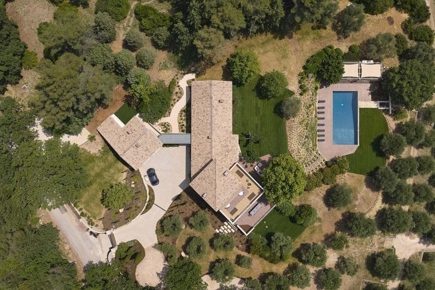 Villa Elaia Reframes Mediterranean Living in Cannes
