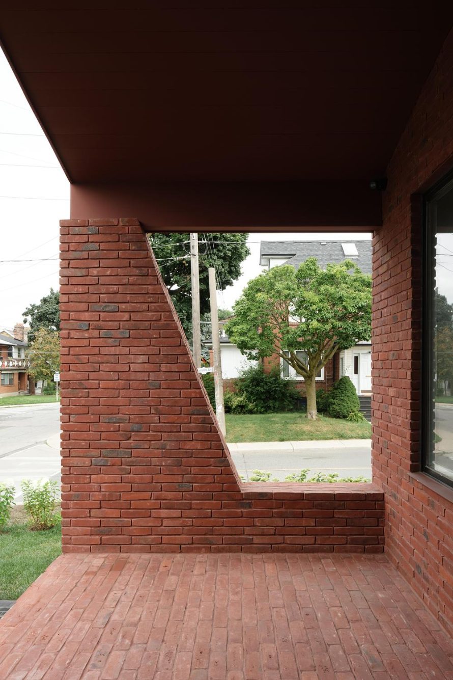 Atlas House: A Brick-Clad Toronto Home by Studio VAARO